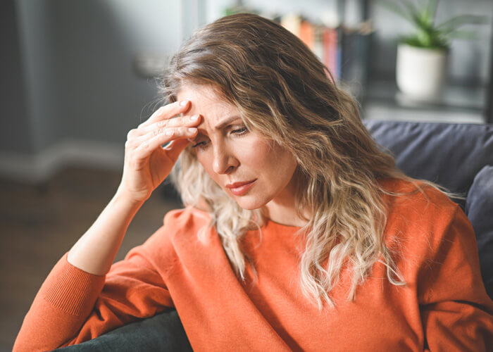 Nausea and dizziness during peri-menopause and menopause 
