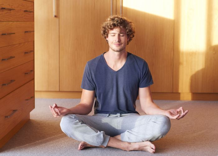 How can men benefit from mindfulness?